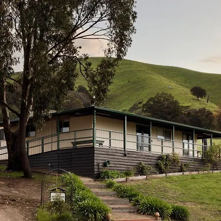 The Village Green Bunkhouse Strath Creek Exterior photo